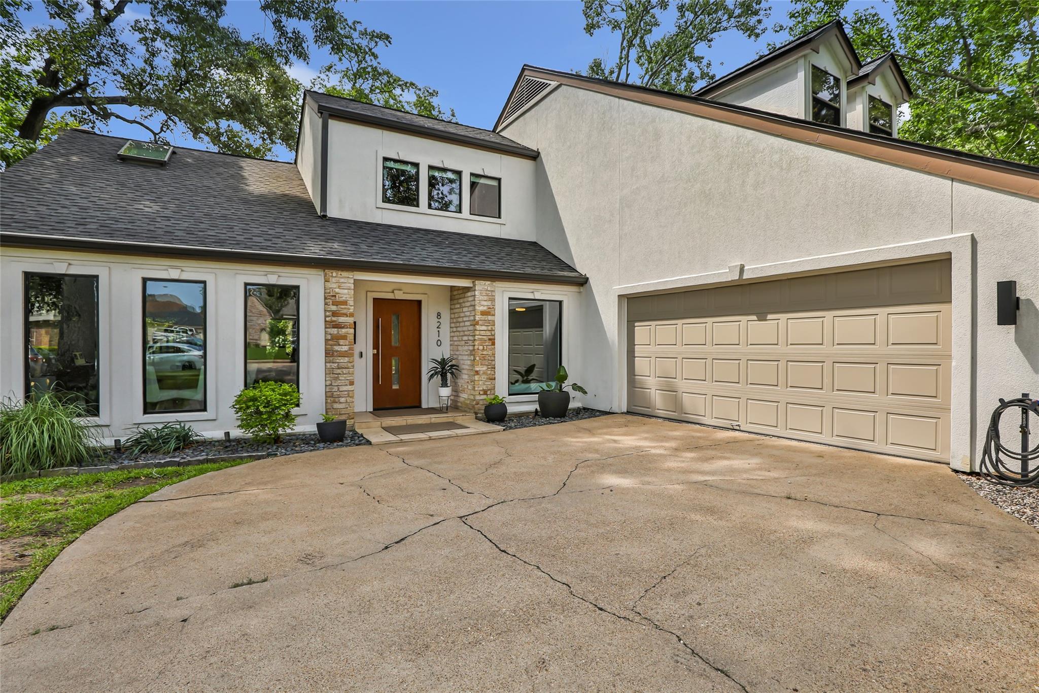 8210 Magnolia Glen Drive