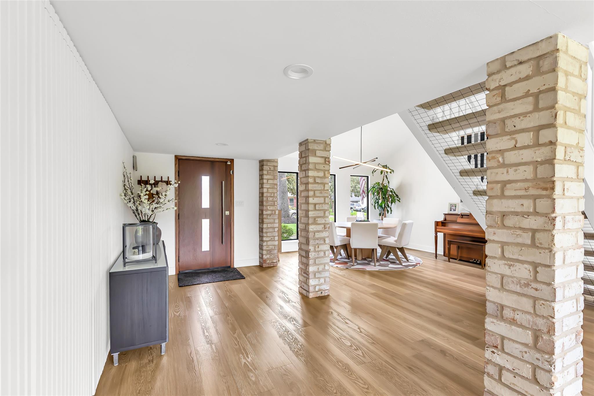 8210 Magnolia Glen Drive