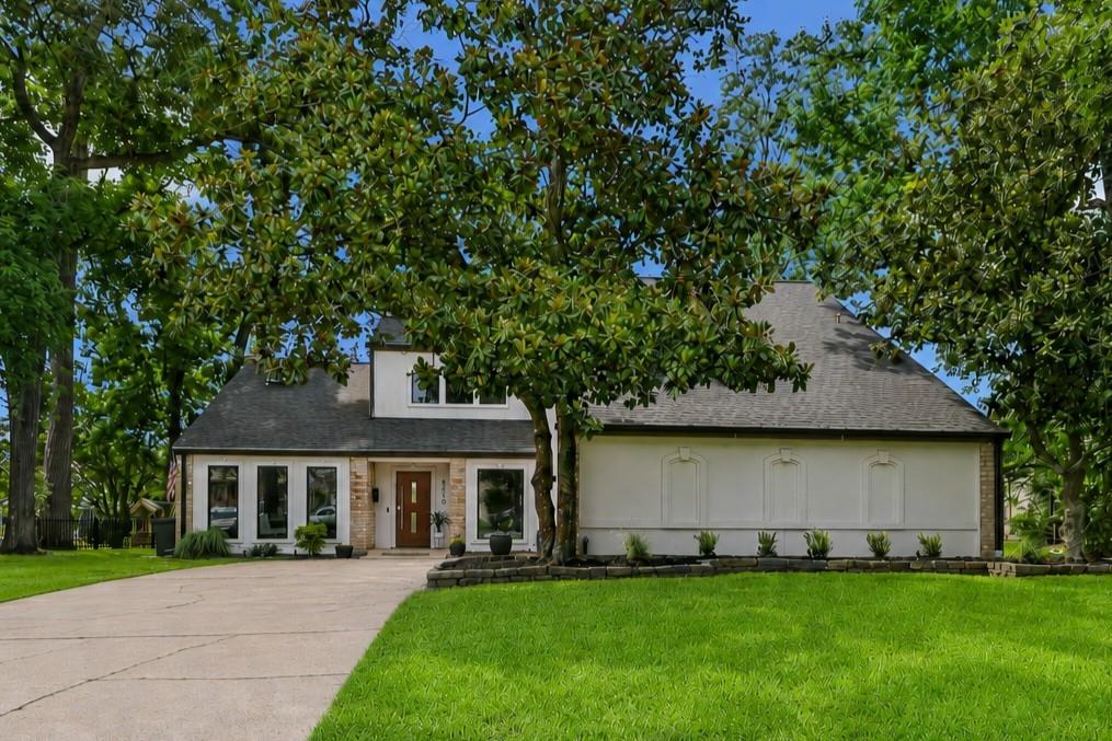 8210 Magnolia Glen Drive