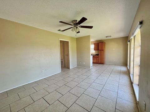 Photo of 3021 Sycamore Avenue #10, Bay City, TX 77414 (MLS # 22324649) Photo of 3021 Sycamore Avenue #10, Bay City, TX 77414 (MLS # 22324649)