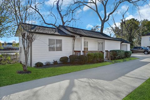 Photo of 1959 Knoll Street, Houston, TX 77080 (MLS # 85899554)