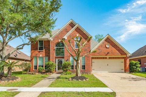 Homes For Sale - 2601 Piney Woods Drive Dr<br/> Pearland, TX 77581