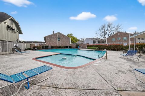 Tiny photo for 6351 Briar Rose Drive #149, Houston, TX 77057 (MLS # 11036890)