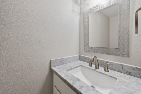 Tiny photo for 6351 Briar Rose Drive #149, Houston, TX 77057 (MLS # 11036890)
