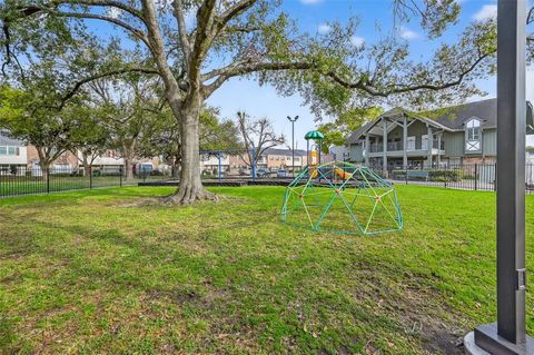 Tiny photo for 6351 Briar Rose Drive #149, Houston, TX 77057 (MLS # 11036890)