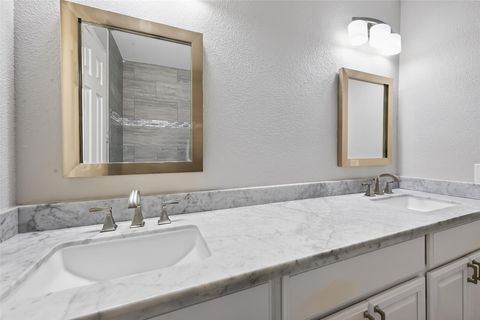 Tiny photo for 6351 Briar Rose Drive #149, Houston, TX 77057 (MLS # 11036890)