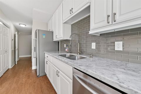 Tiny photo for 6351 Briar Rose Drive #149, Houston, TX 77057 (MLS # 11036890)