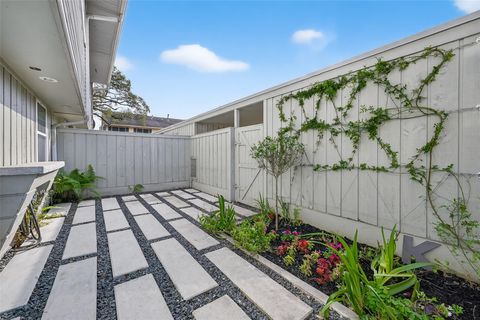 Tiny photo for 6351 Briar Rose Drive #149, Houston, TX 77057 (MLS # 11036890)