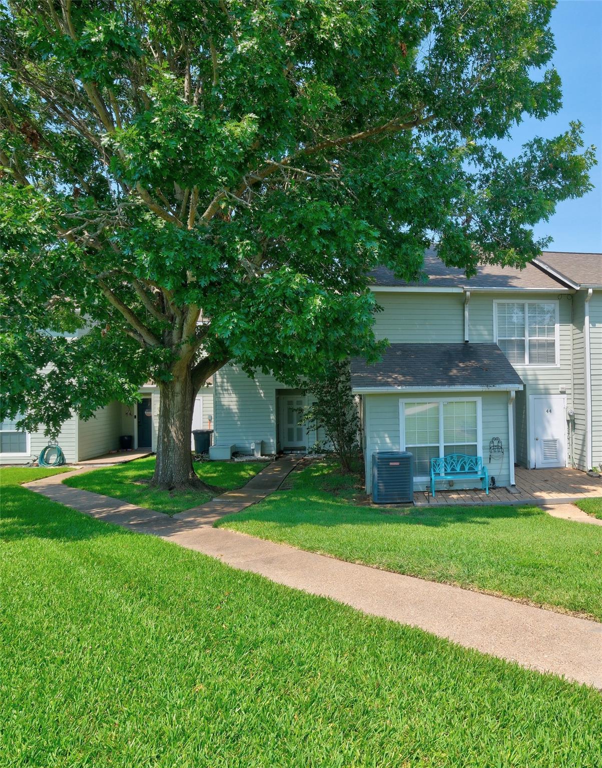 100 Edgewater Drive 44