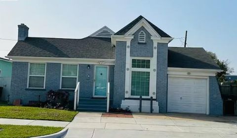 Photo of 4723 Avenue S, Galveston, TX 77551 (MLS # 83256157)