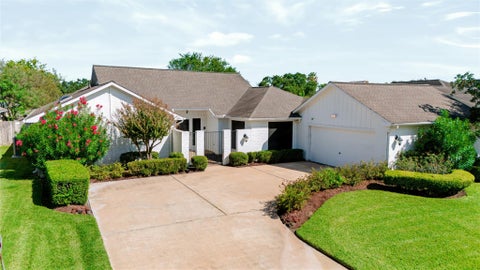 Photo of 3323 Country Club Boulevard, Stafford, TX 77477 (MLS # 70681138)