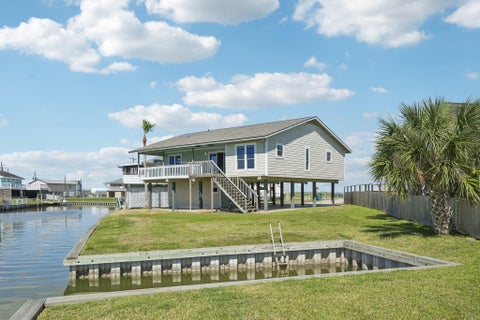 Homes For Sale - 110 Mariner Road<br/> Freeport, TX 77541