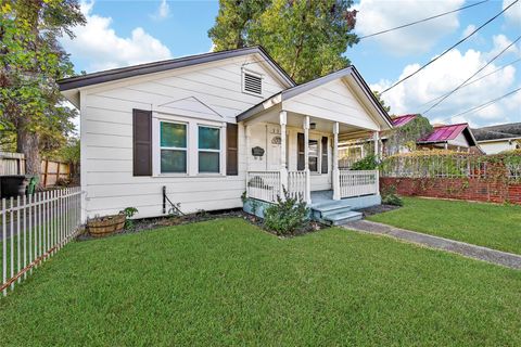 Photo of 1132 E 28th Street, Houston, TX 77009 (MLS # 74971164)