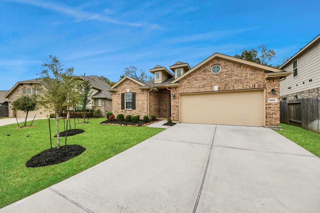 Photo of 6618 Beacon View Drive, Baytown, TX 77521 (MLS # 93346722)