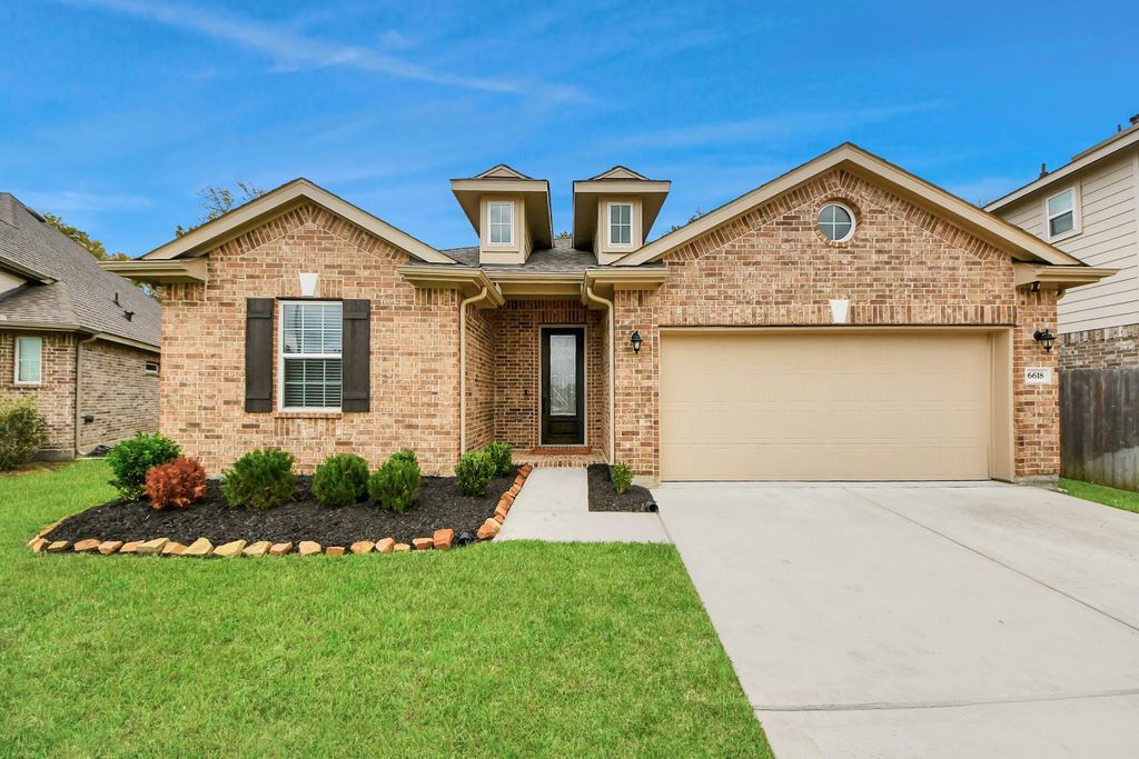 Photo of 6618 Beacon View Drive, Baytown, TX 77521 (MLS # 93346722)