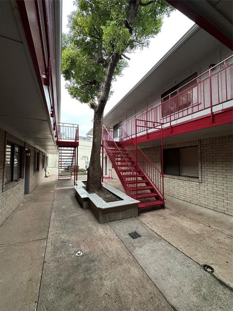 Photo of 1410 Blalock Road #2, Houston, TX 77055 (MLS # 39701370)