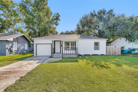Photo of 4114 Hoffman Street, Houston, TX 77026 (MLS # 22449779)