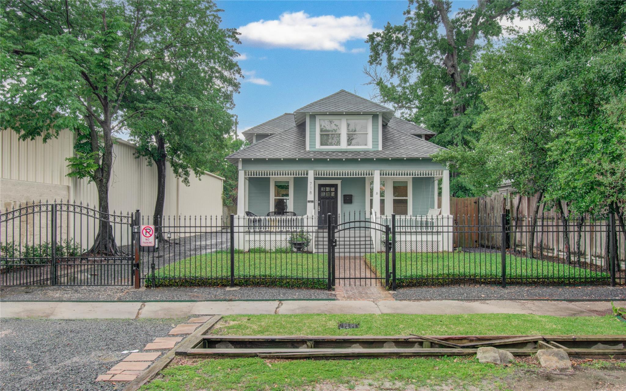 718 W 17th Street