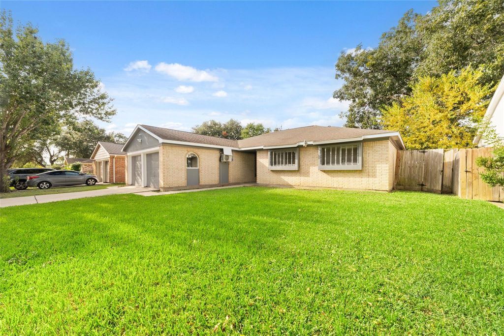 Photo of 11222 Sandstone Street St, Houston, TX 77072 (MLS # 26176093)