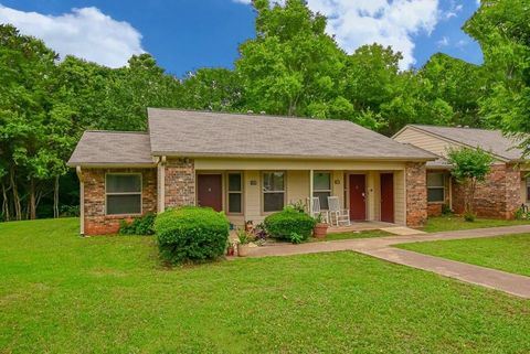 Photo of 1308 Jacksonville Dr, Jacksonville, TX 75766 (MLS # 60298147) Photo of 1308 Jacksonville Dr, Jacksonville, TX 75766 (MLS # 60298147)