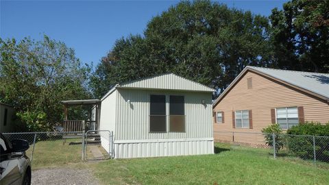 108 Gossett Street B Highlands TX 77562