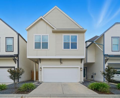 Photo of 826 Berry Sage Lane, Houston, TX 77022 (MLS # 90506180)