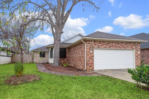 Photo of 10711 Hillside Drive, Montgomery, TX 77356 (MLS # 35698788)