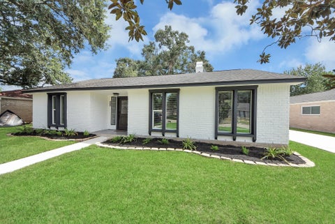 Photo of 16114 Forest Bend Avenue, Friendswood, TX 77546 (MLS # 70624301)