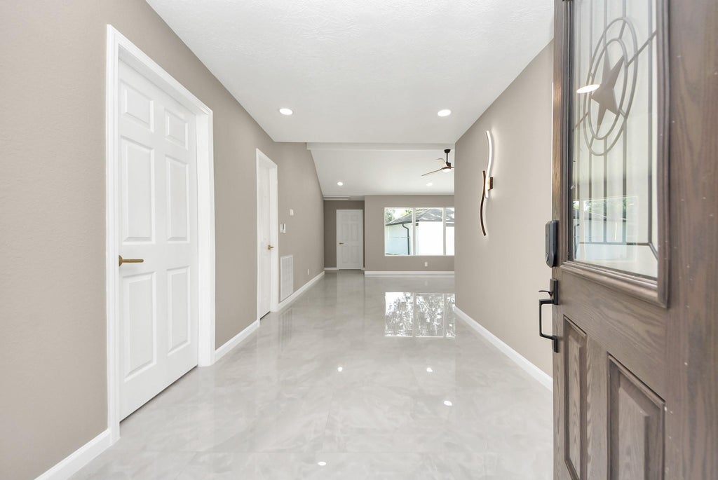 Photo of 16114 Forest Bend Avenue, Friendswood, TX 77546 (MLS # 70624301)