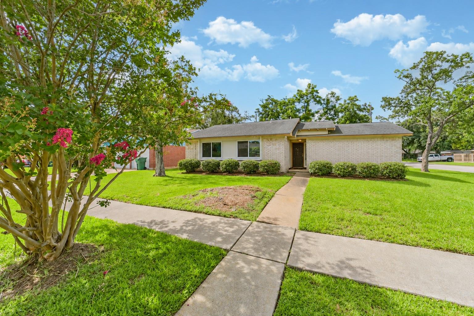 1749 Dolphin Drive