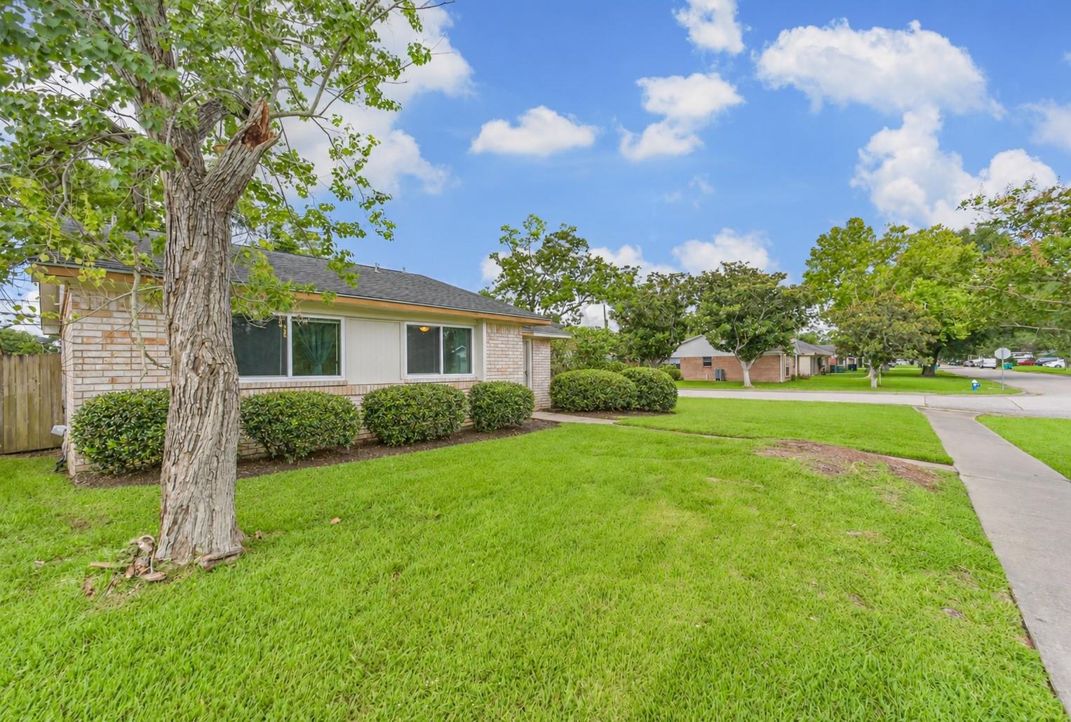 1749 Dolphin Drive