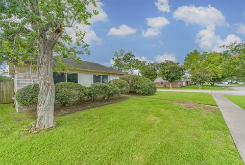 Homes For Sale - 1749 Dolphin Drive<br/> Seabrook, TX 77586