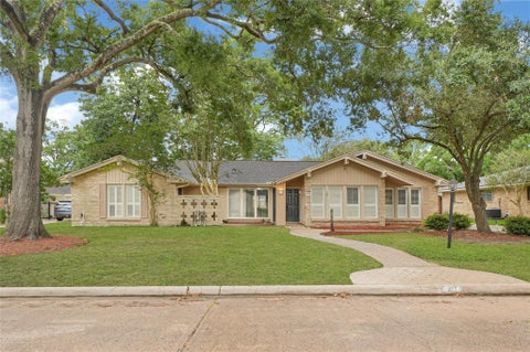 Photo of 1418 Pirates Cove, Houston, TX 77058 (MLS # 96725081)
