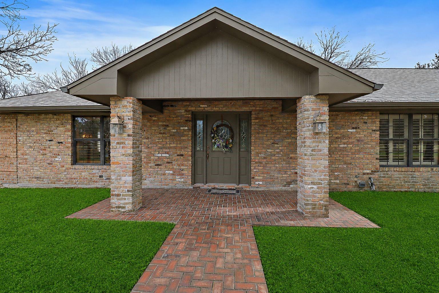 15151 Lakeview Drive
