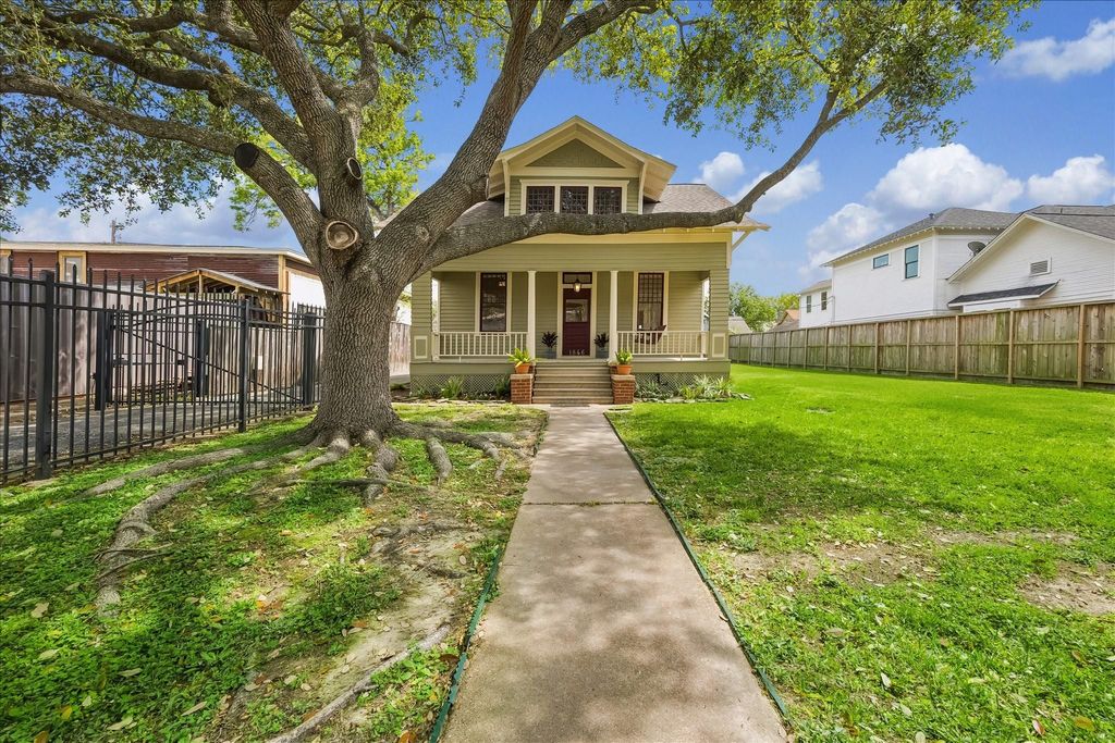 Photo of 1846 Arlington Street, Houston, TX 77008 (MLS # 51251304)