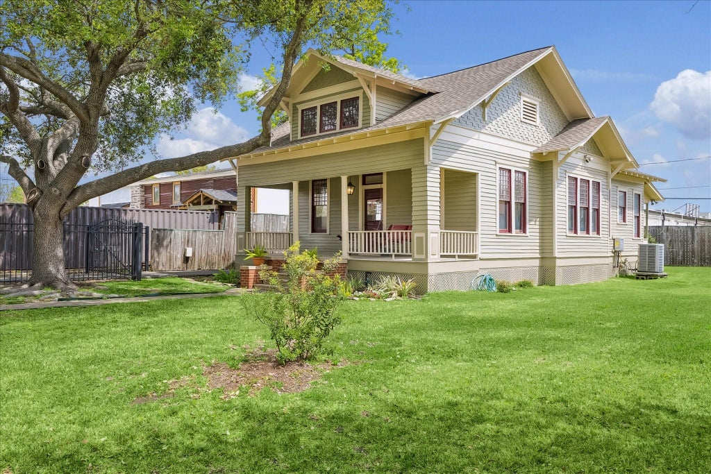 Photo of 1846 Arlington Street, Houston, TX 77008 (MLS # 51251304)