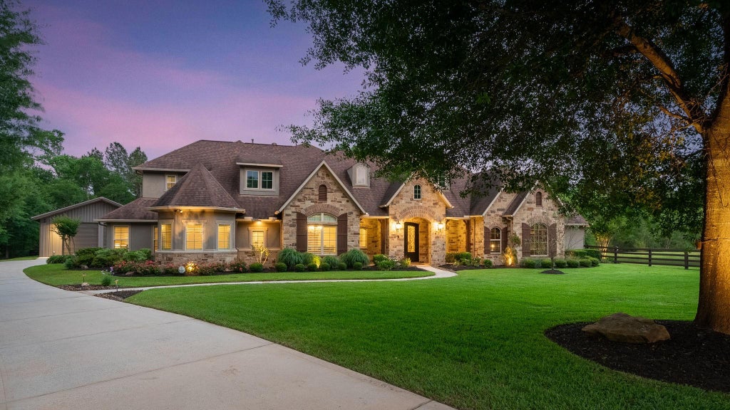 Photo of 6926 Comanche Bend, Montgomery, TX 77316 (MLS # 8360114)