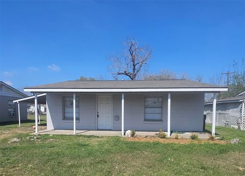 Photo of 1311 Fred Street, El Campo, TX 77437 (MLS # 60901615)