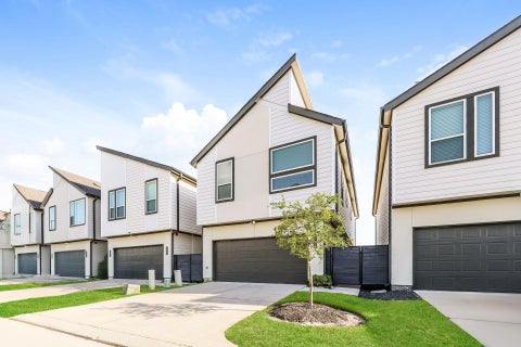 Photo of 357 N Centro Circle, Shenandoah, TX 77385 (MLS # 4928774)