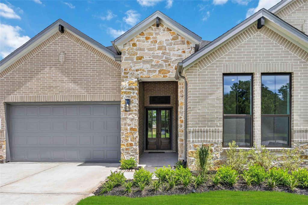 Photo of 2505 Barton Creek Trail Dr CT, Friendswood, TX 77546 (MLS # 67616272)
