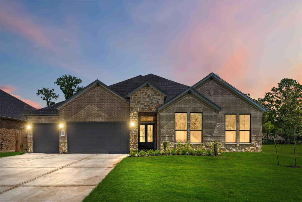 Photo of 2505 Barton Creek Trail Dr CT, Friendswood, TX 77546 (MLS # 67616272)