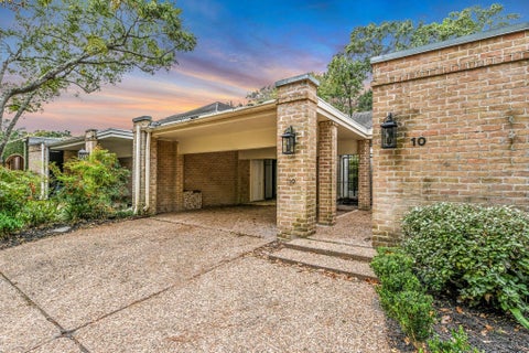 Photo of 10 Woodstone Street, Houston, TX 77024 (MLS # 7098968)