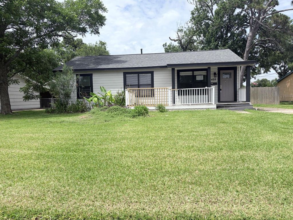 Photo of 428 Azalea Street, Lake Jackson, TX 77566 (MLS # 64981685)