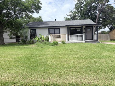 Photo of 428 Azalea Street, Lake Jackson, TX 77566 (MLS # 64981685)