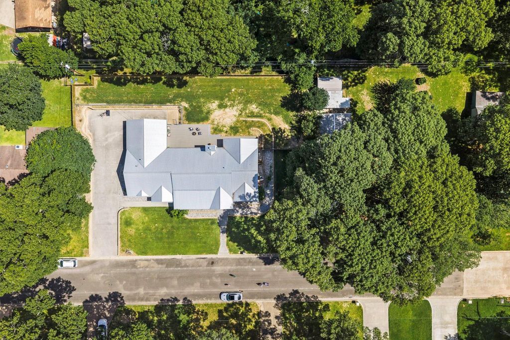 Photo of 302 Post Oak Street, Livingston, TX 77351 (MLS # 38524477)
