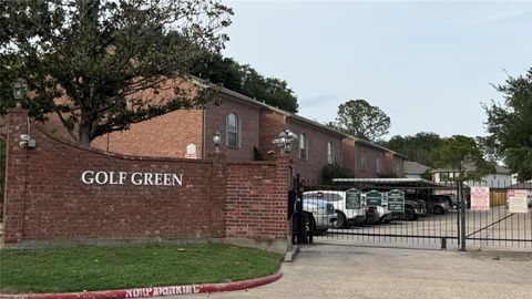 Photo of 6500 Harbor Town Drive #2504, Houston, TX 77036 (MLS # 53669765)