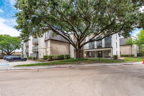 Photo of 3005 Walnut Bend Lane #12, Houston, TX 77042 (MLS # 32562914)