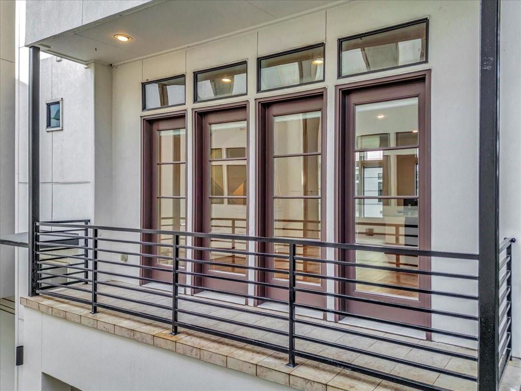 Photo of 2104 Colorado Street, Houston, TX 77007 (MLS # 77963745)