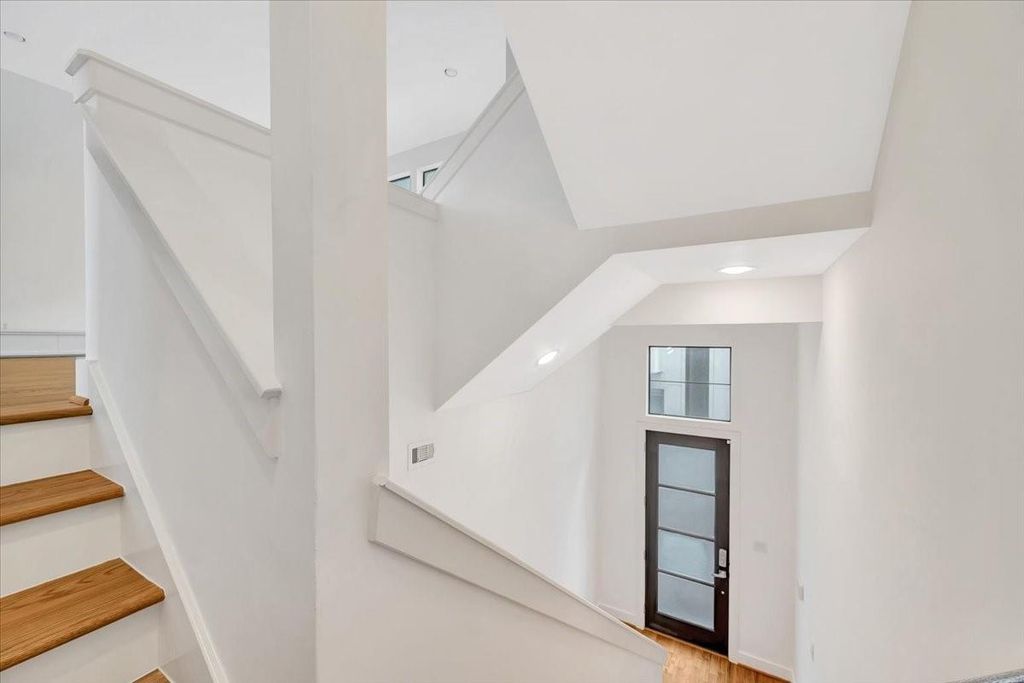 Photo of 2104 Colorado Street, Houston, TX 77007 (MLS # 77963745)