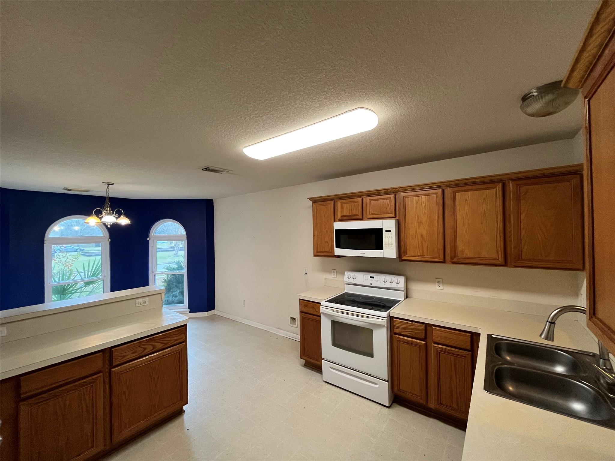 17148 Gleneagle Drive S